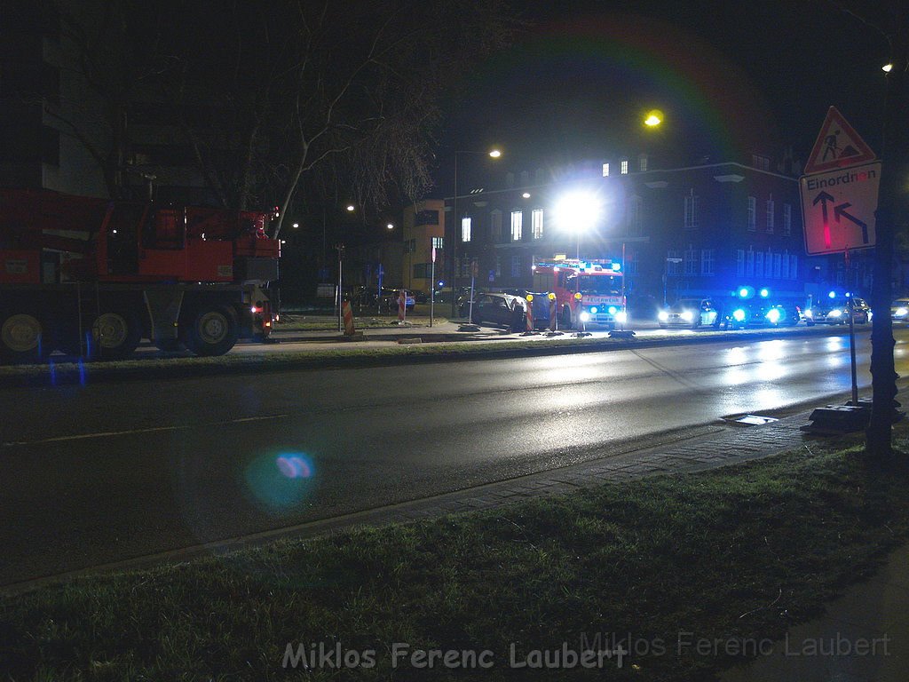 VU BMW fuhr in Baugrube Konrad Adenauer Ufer P56.JPG